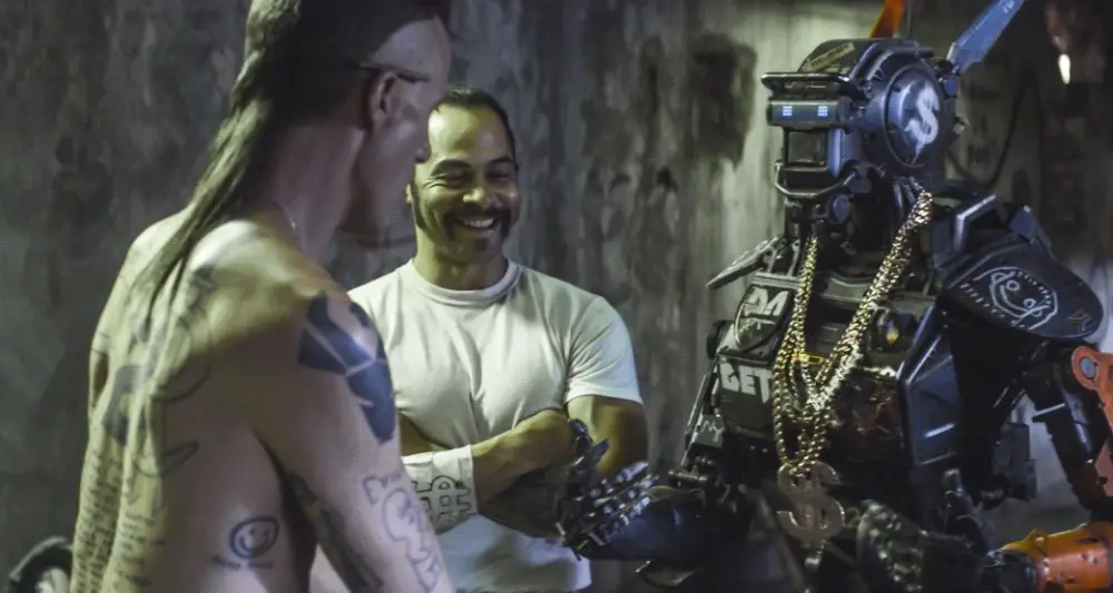 Ninja ir Yo-Landi Vi$$er iš Pietų Afrikos dueto „Die Antwoord“ fantastiniame filme „Čapis“ augins įvaikį robotą (1)